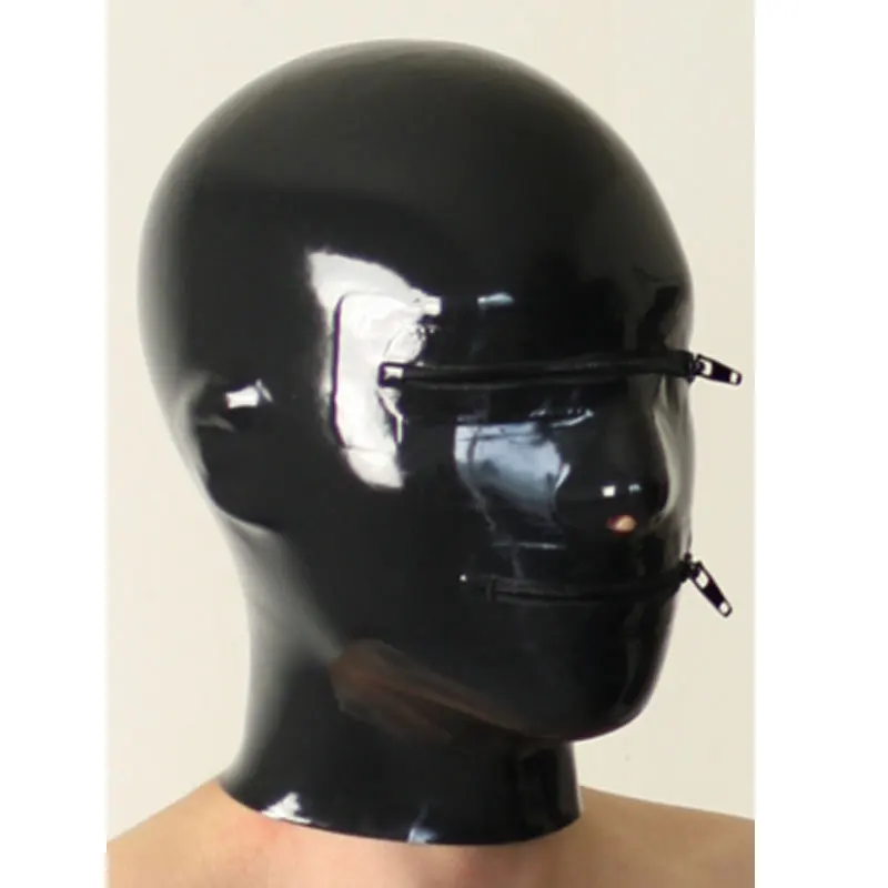 Maskers alle hoofdbedekkingen of spannede hoods bij