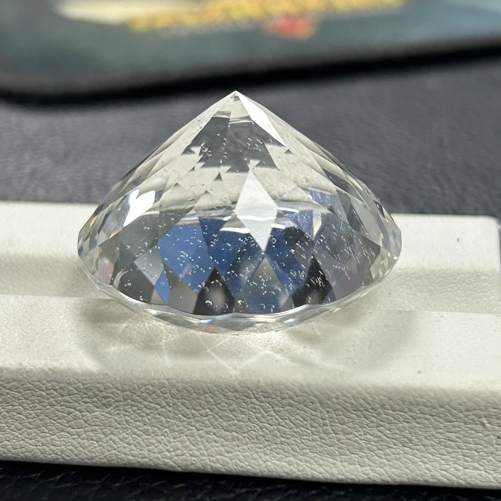 Meisidian Big Size 30mm 130 Carat Synthetic Clean White Sapphire Stone