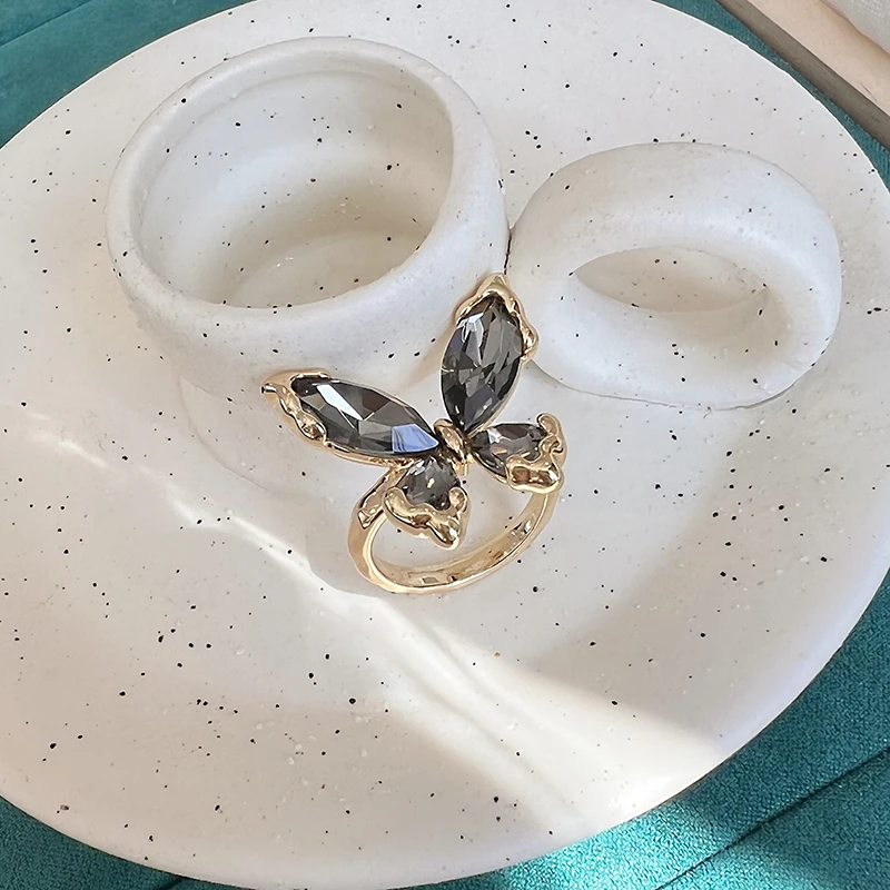 Leichter, luxuriöser, schwarzer Kristall, schmetterlingsförmige offene Ringe aus Metall, 2025, Damenmodeschmuck, Trend-Finger-Accessoires, ungewöhnlicher Ring – Detail 11