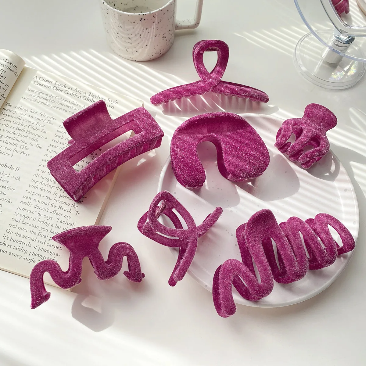 

Women Hair Claw Winter Velour Hair Clip Elegant Trendy Hairpins Girls Hair Accessories Furry Headwear Hair Claw Clips