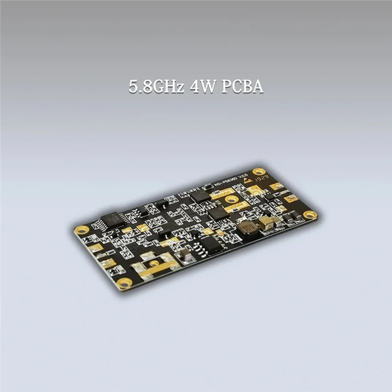 Amplificateur RF 5.8 GHz 4W fixé sur un support métallique, utilisé pour les communications drone et WiFi longue portée.