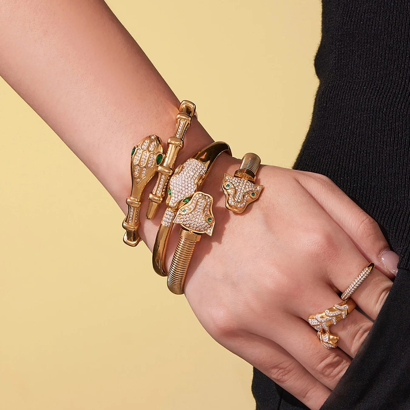 Grünes Zirkon-Schlangen-Chunky-Armband, luxuriöser Armreif für Damen, Edelstahl, 18 Karat vergoldet, Manschettenarmband, exquisiter Damenschmuck – Detail 8