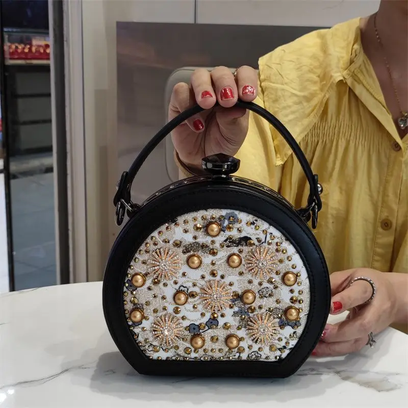 

Women Round Shape Handbags Luxury Diamond Tote Shoulder Bags New Fashion Rivet Ladies Hasp Crossbody Bags