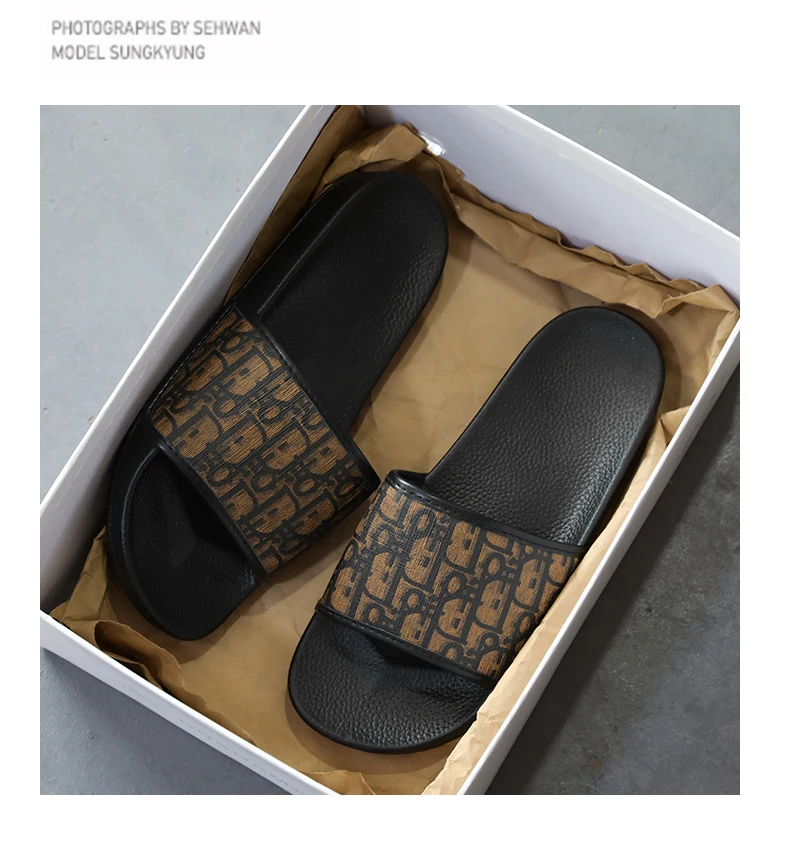 شباشب منزلية للرجال خفيفة الوزن صيفية بنمط جديد مسطحة وبالية كاجوال منقوشة كلاسيكية صنادل مضادة للانزلاق سريعة الجفاف