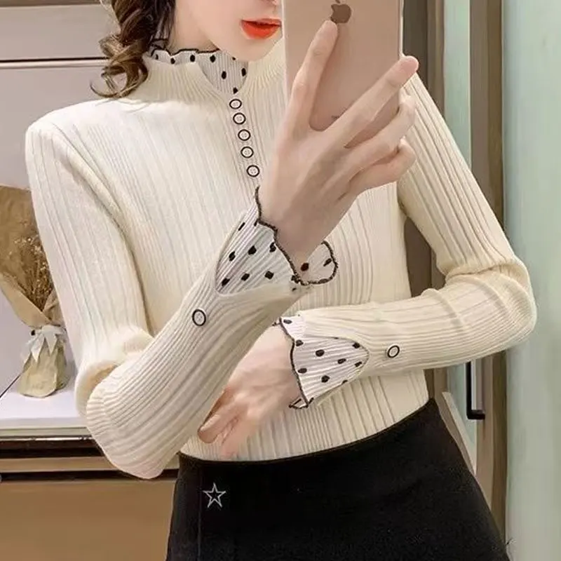 Рисунок 5 - Базовые однотонные вязаные свитера