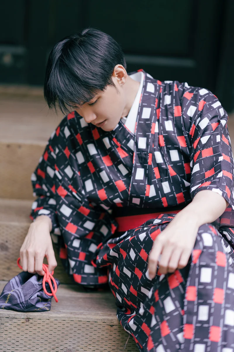 Black Red Pattern Kimono Men's Kimono