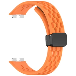 Magnetic Silicone Sport Strap - Breathable and Adjustable Bracelet - Huawei Band 9 (Orange)