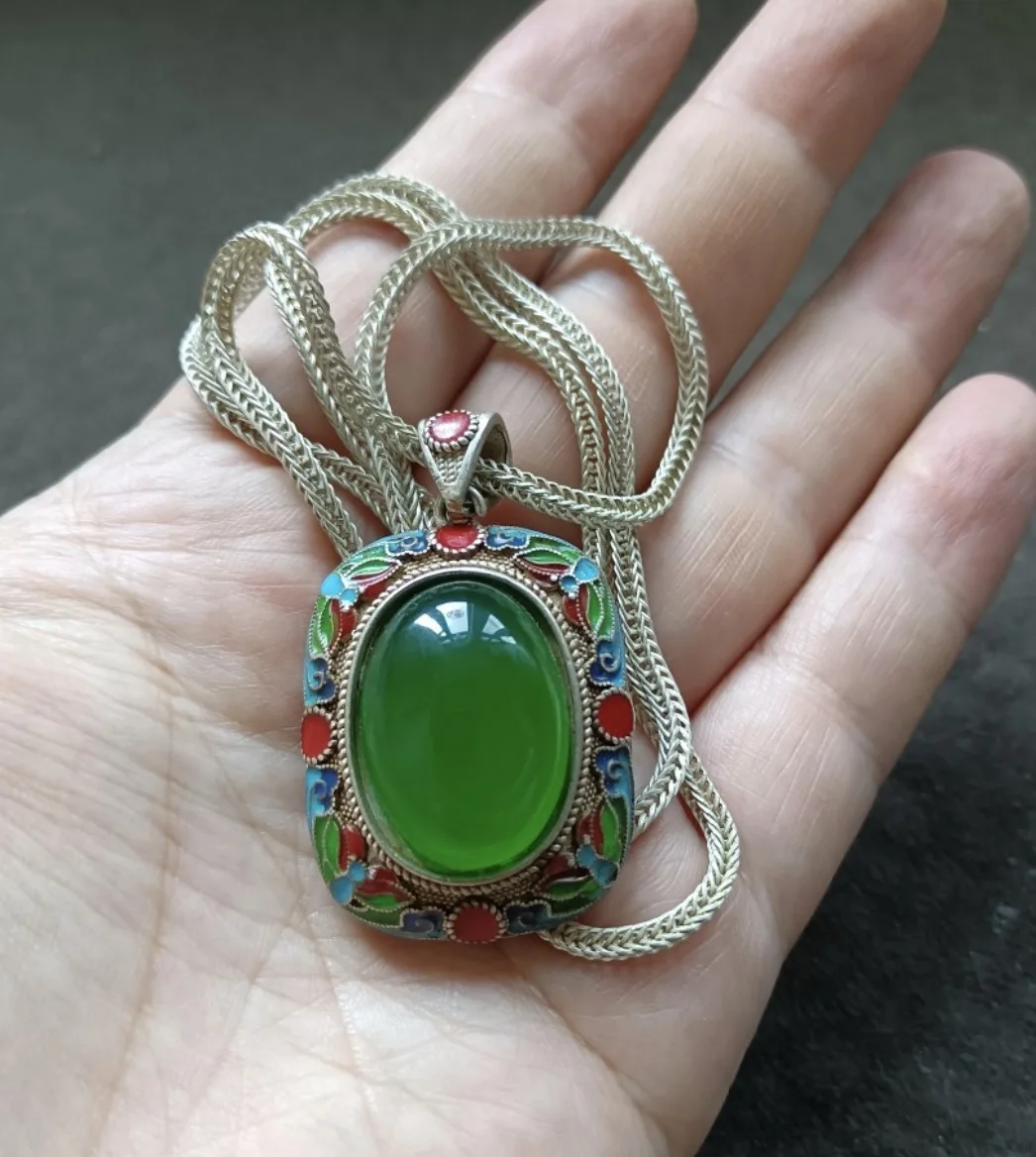 

Antique Collection Area Returns Old Silver Inlaid with Full Green Bashan Cuijingtai Blue Pendant