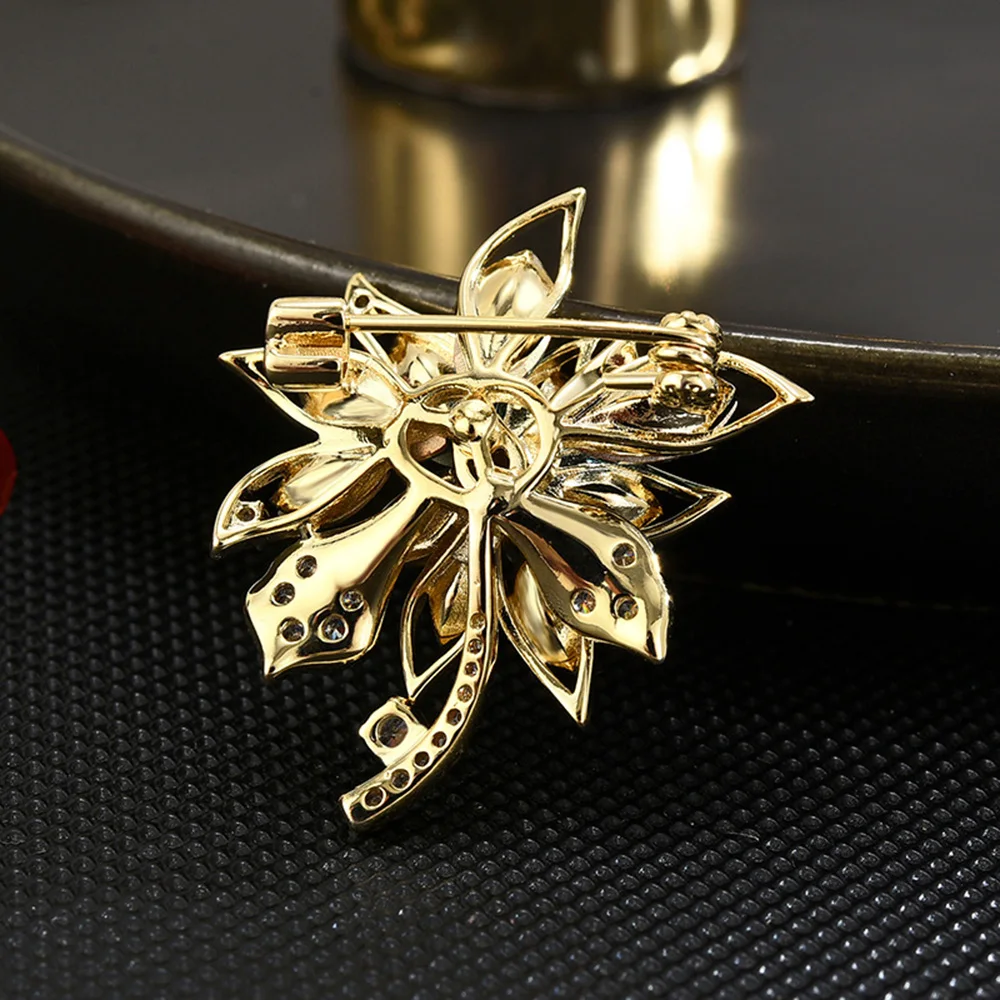 Light Luxury Brooch for Women Blue Crystal Flower Brooches High Quality Metal Copper Jewelry Banquet Party Dress Accessories