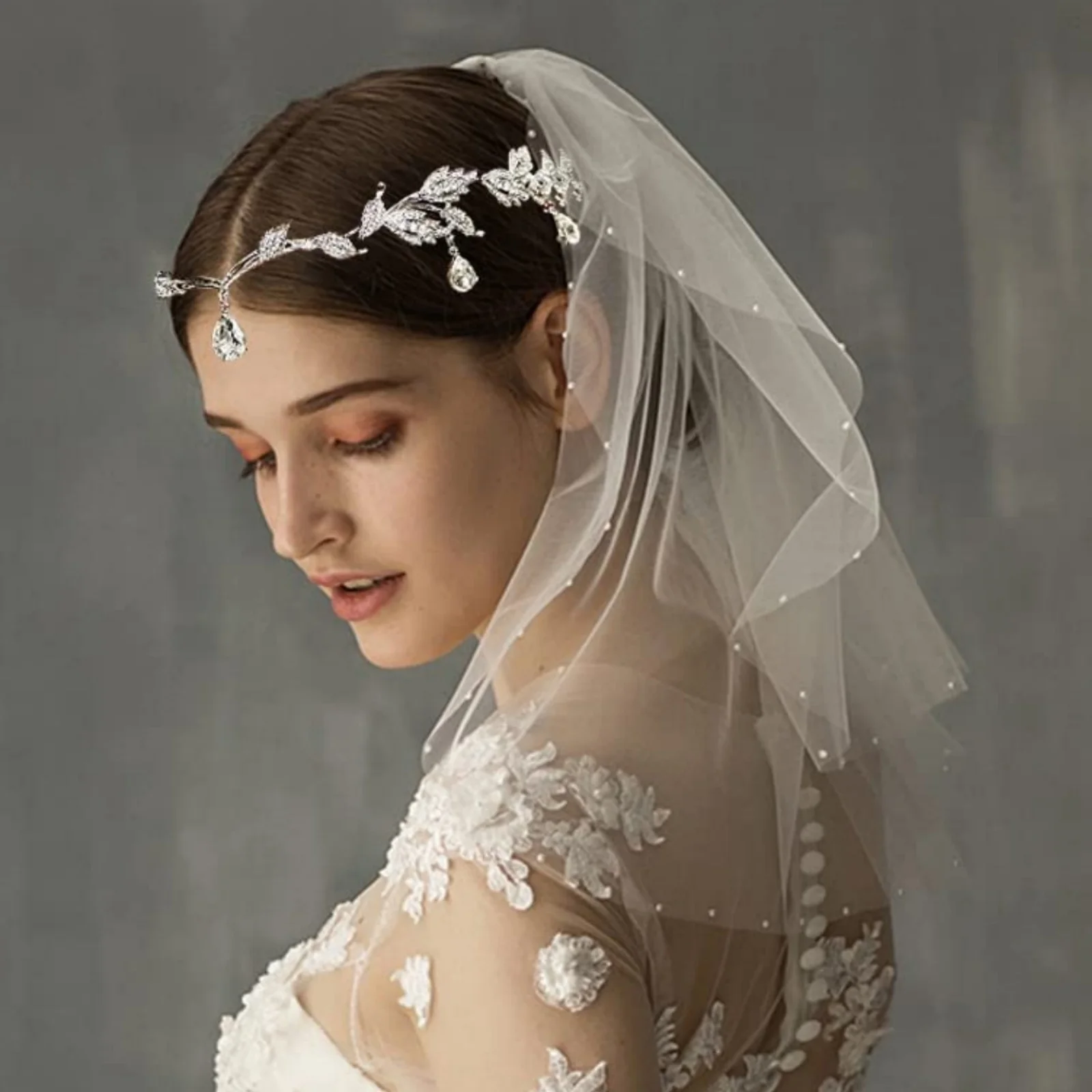 1PC Silver Crystal Leaf Bridal Headpiece,Exquisite Wedding Hair Accessory,Sparkling with Drop-shaped Gemstones, Ideal for Brides
