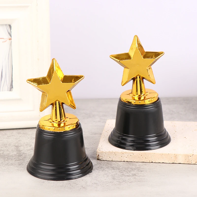 Plastic Trophy Toys 1 Pc Mini Star Thumbs Plastic Award Trophy Children Winner Trophies For Kids Competition Reward Prize Parties Favors