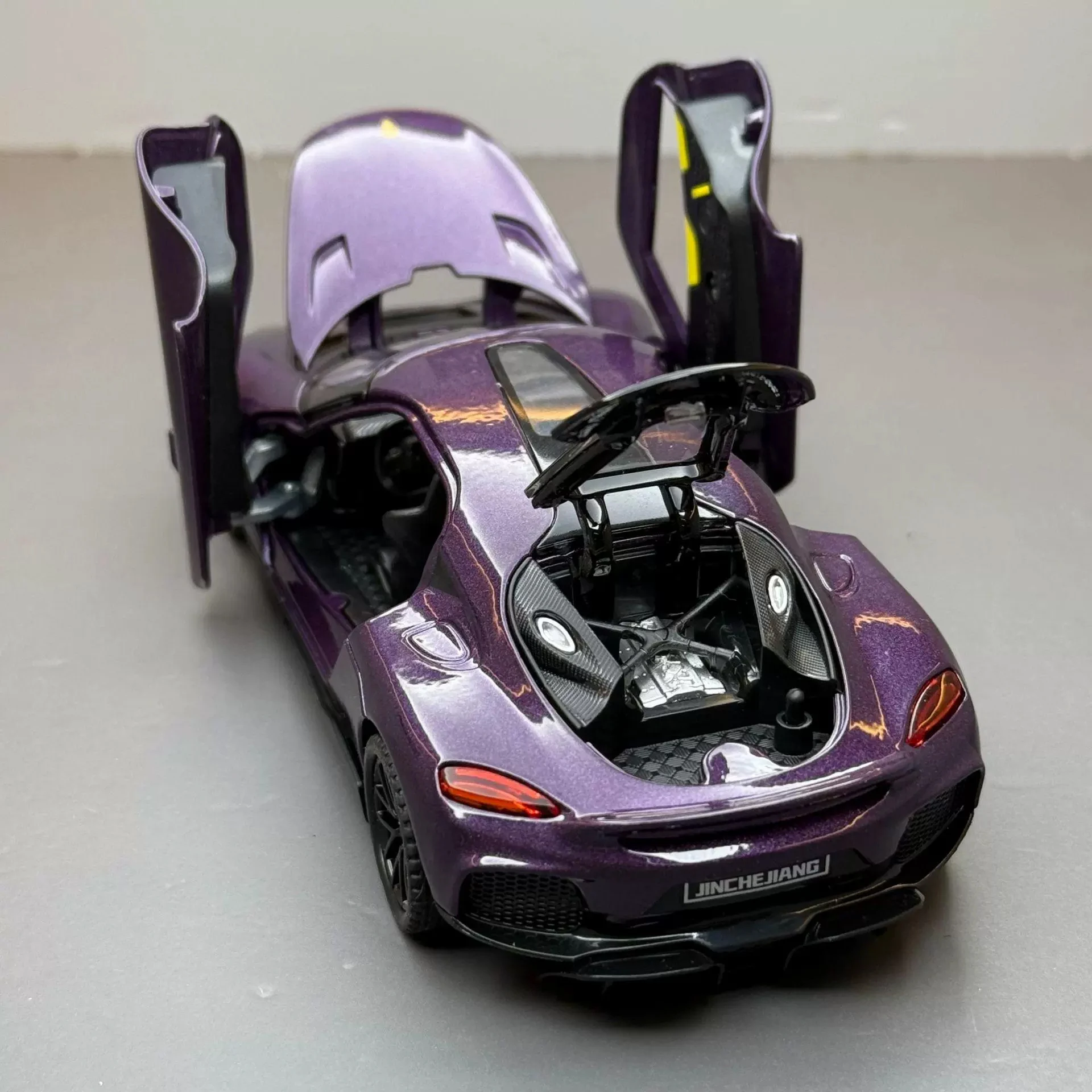 1:32 Gemera GT 합금 자동차 모델, 시뮬레이션 된 소리와 빛 어린이 장난감 자동차 장식품 소년의 생일 선물 수집