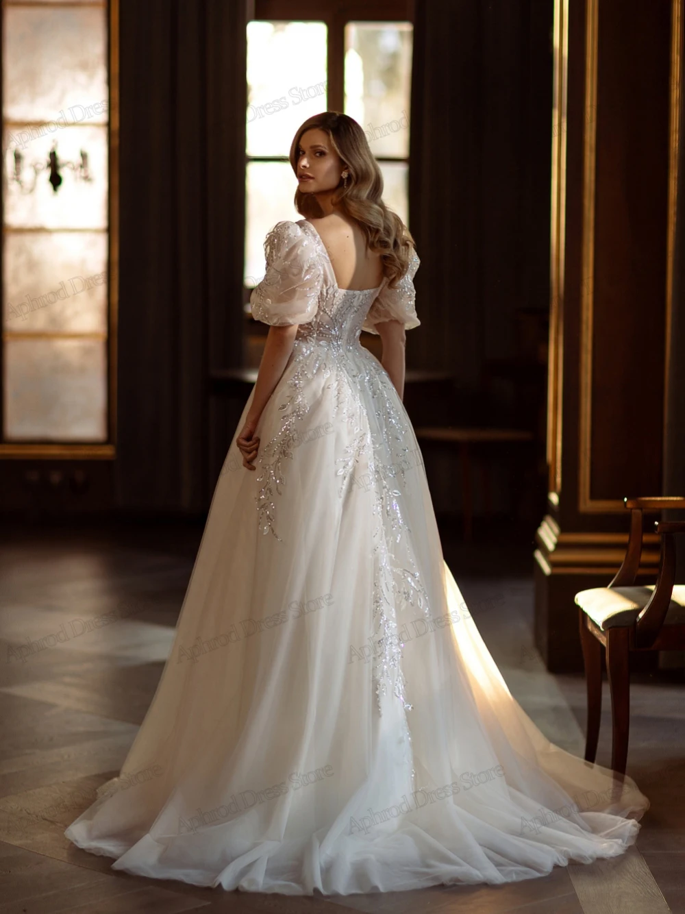 Romantic Wedding Dresses A-Line Tulle Tiered Bridal Gowns Lace Appliques Glitter Sequin Pretty Robe Vestidos De Novia Customized 2
