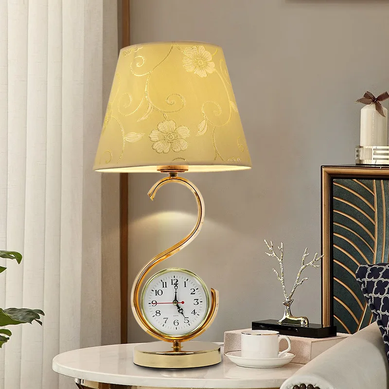 

American Bedside Table Lamp European Retro Chinese Style With Silent Clock Living Room Study Bedroom Decoration Desk Lamp