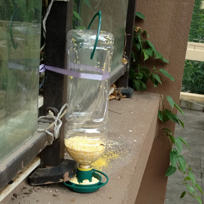 Recycle Empty Soda Bottle Top Bird Feeder Hanging Outdoors Fill Plastic Bottle with Seed Twist on Feeding Tray 1PC/ 2PCS