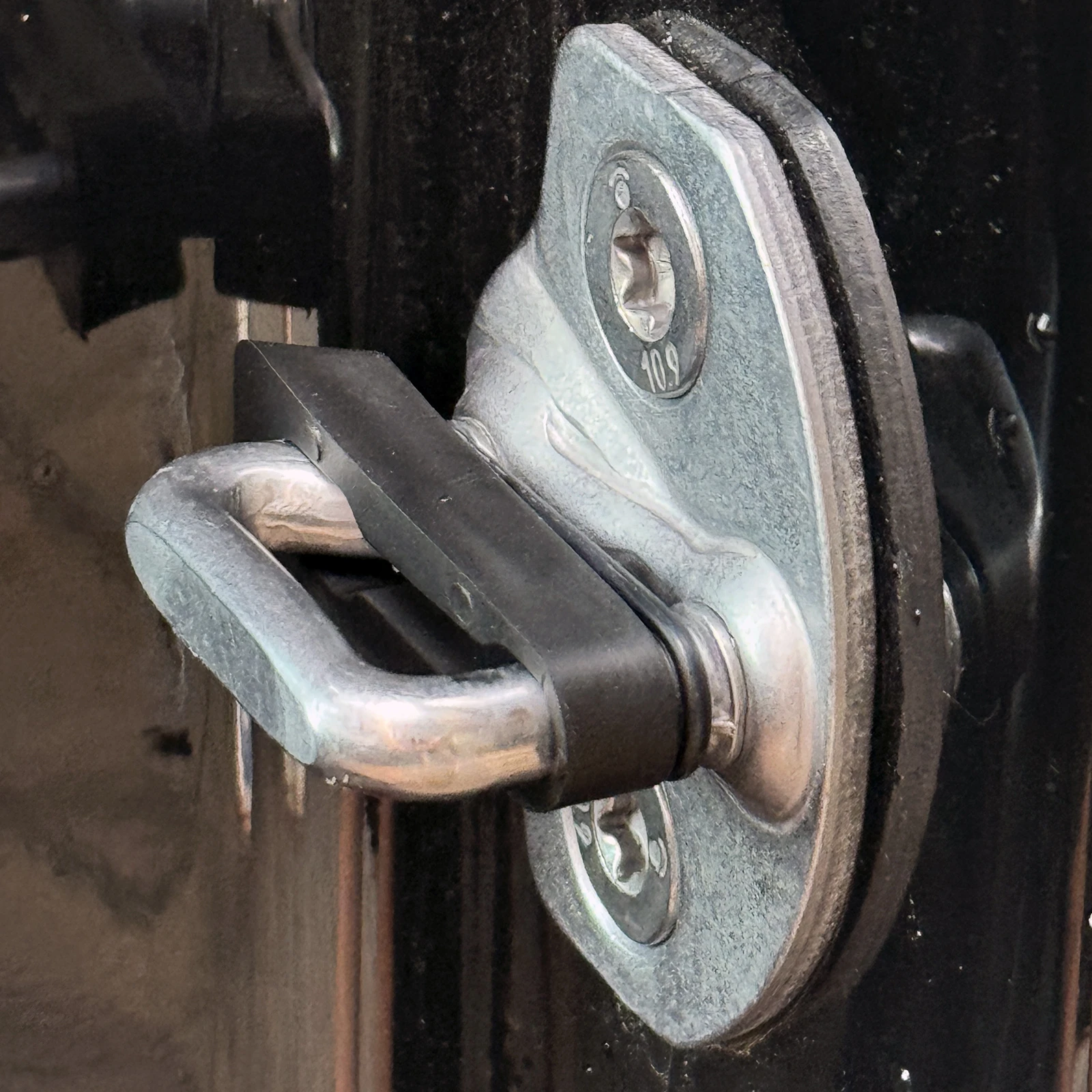 Sound Damper Door Lock er For Tesla Model 3 Y Rattling STOP Soundproof Screaks Door Striker Deaf Gap Seal Deadener