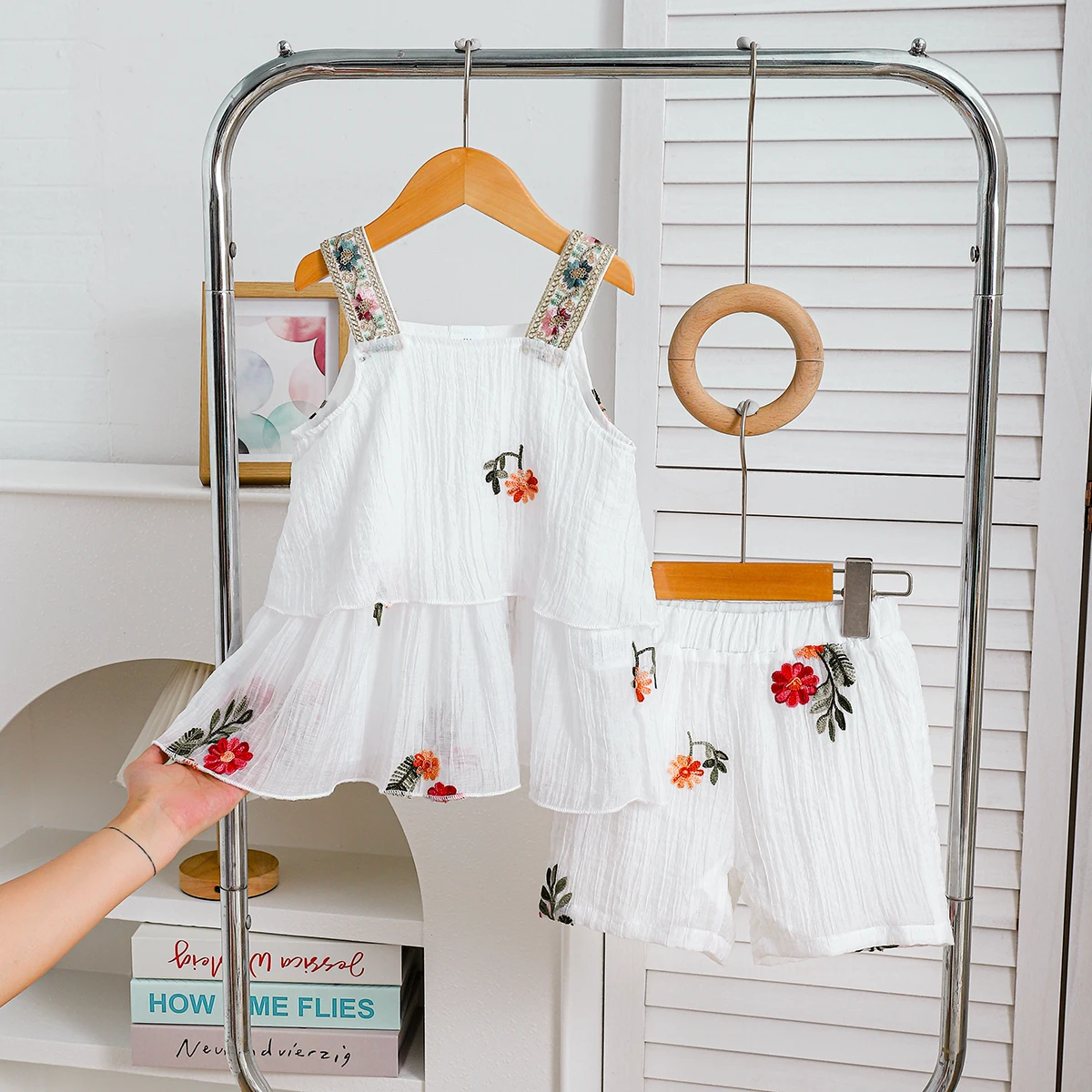 Mädchen Sommer Frisch Set Weiß Träger bestickt Top + Shorts Kinderkleidung Kinder Outfits