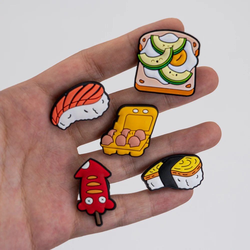 1/10pcs 여성을위한 귀여운 음식 구두 매력 쿠키 피자 옥수수 스시 구두 장식 바나나 수박 음료 코코넛 핀 방해물 청바지