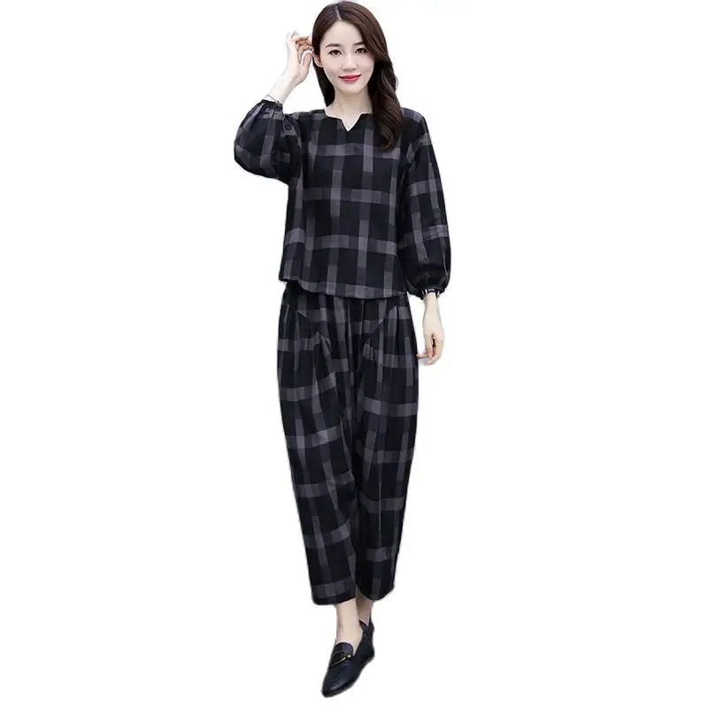 

Модные женские костюмы, новинка 2023, клетчатая футболка, топ, повседневные брюки с широкими штанинами, комплект из двух предметов из хлопка и льна для женщин на весну и осень