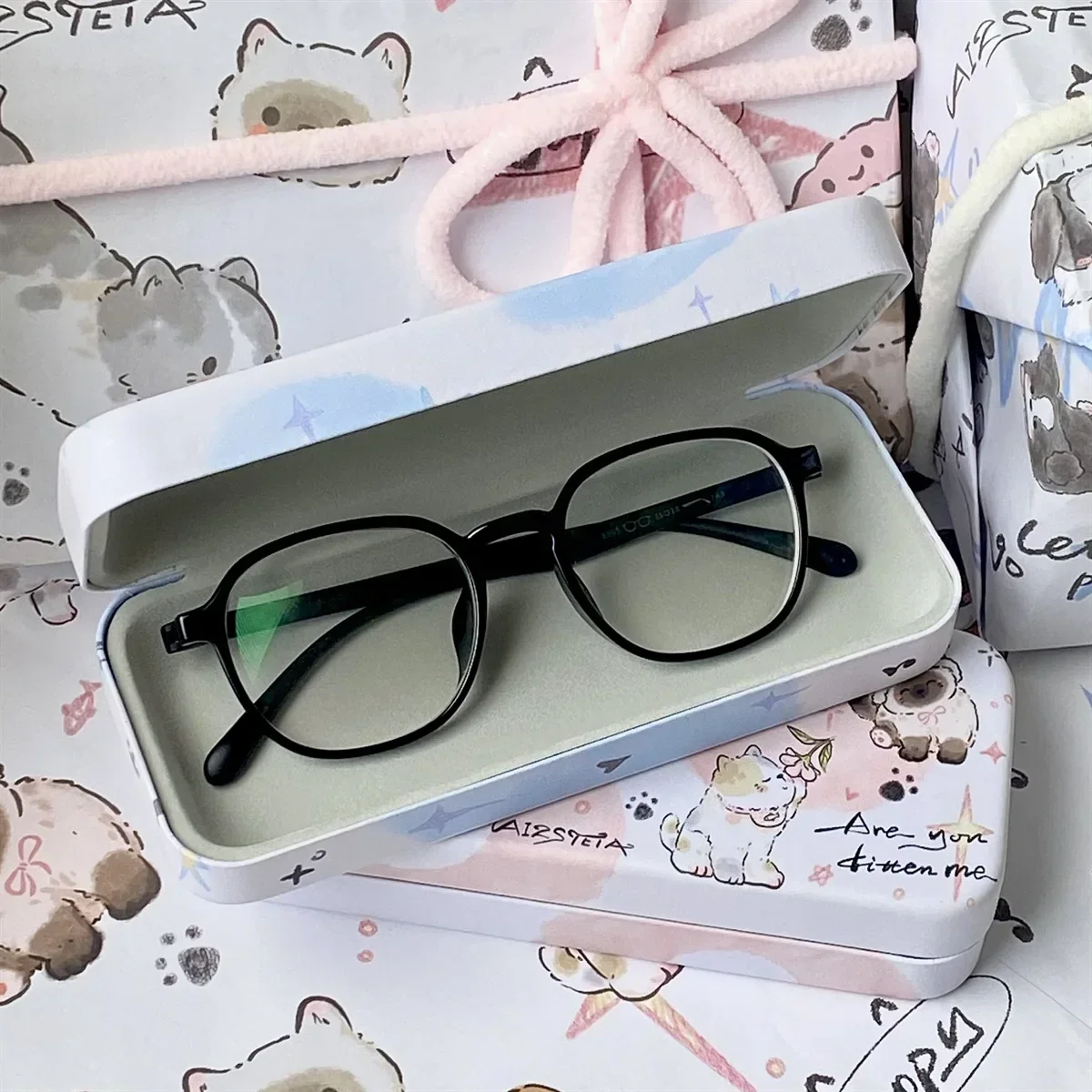 Ins Cute Cartoon Cat Puppy Cream Color Glasses Case Kawaii Girl Outdoor Portable Myopia Glasses Sunglasses Dustproof Storage Box