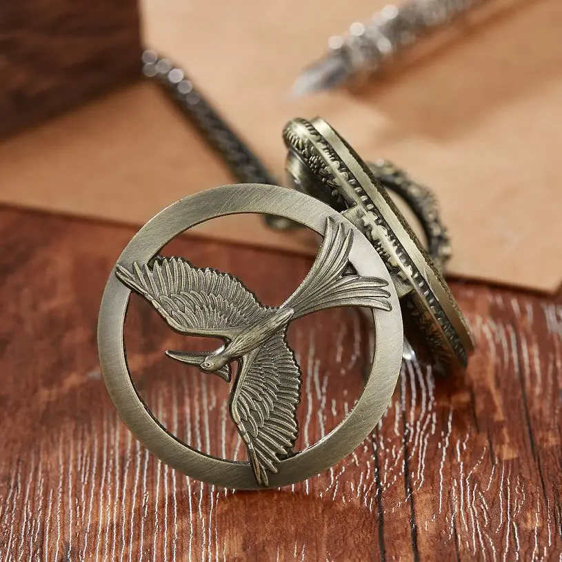 Vintage Bronze Retro Hunger Games Mechanical Skeleton Hollow Pendant Necklace Chain Hand Wind Pocket Watches