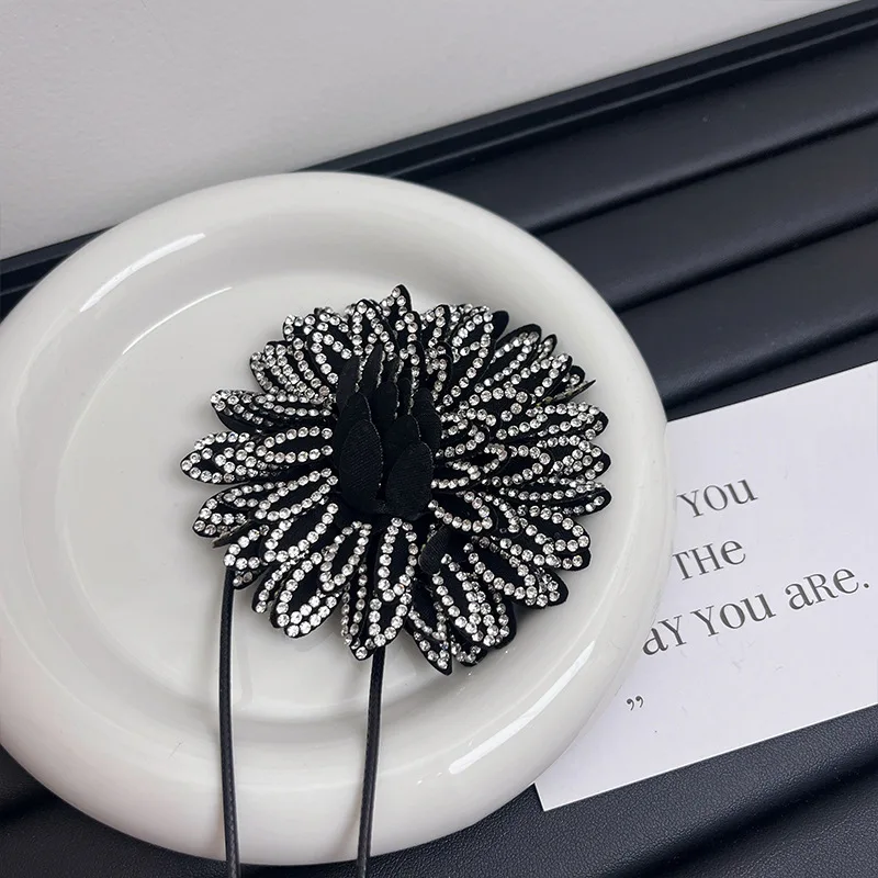 Flower Inlaid with Colored Diamonds Shiny Women's Necklace Sweet and Romantic Adjustable Strap Party Collar For Women Jewelry