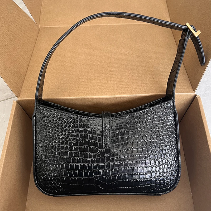 

Fashion designer single shoulder crossbody small square bag underarm women's bag casual real leather bag buckle handbag