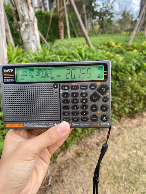 음악과 방송을 즐길 수 있는 다기능 풀 밴드 라디오