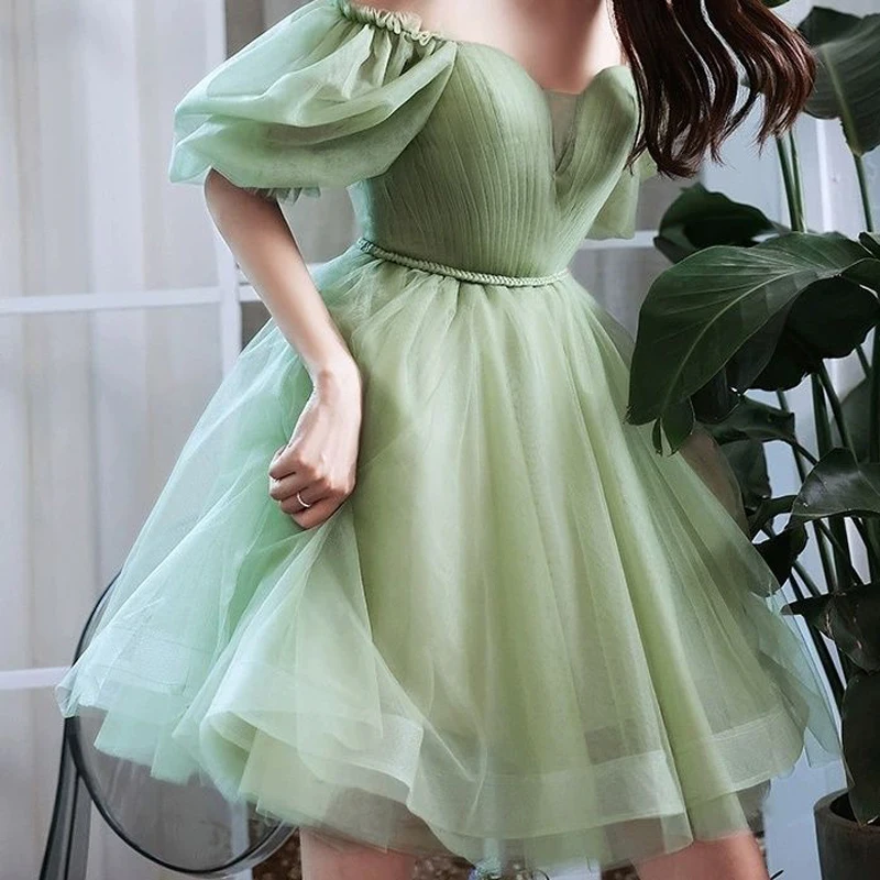 Vestidos cortos de dama de honor de chiffon estilo halter Verde