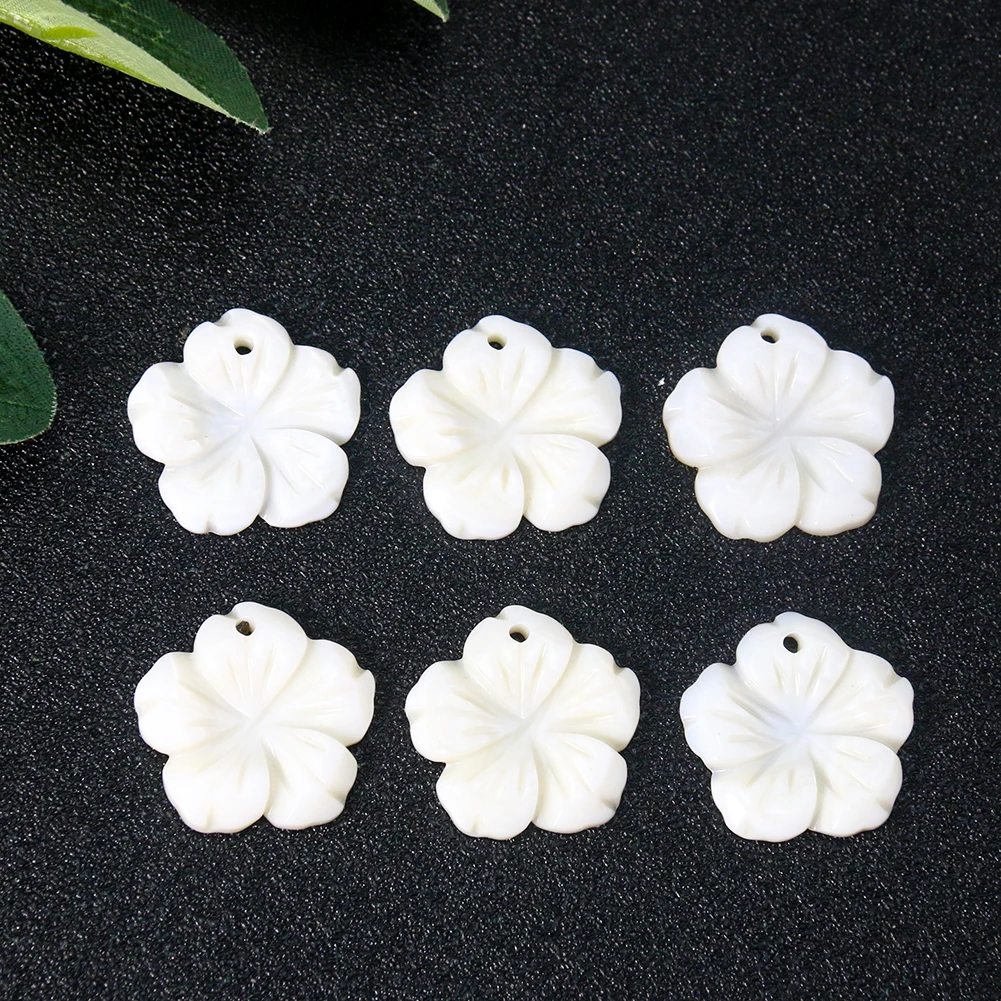 Muy Bien 2pcs 20mm Natural Freshwater Shell Carved Petal Shaped Pendant DIY Earrings Necklace Jewelry Making Accessories