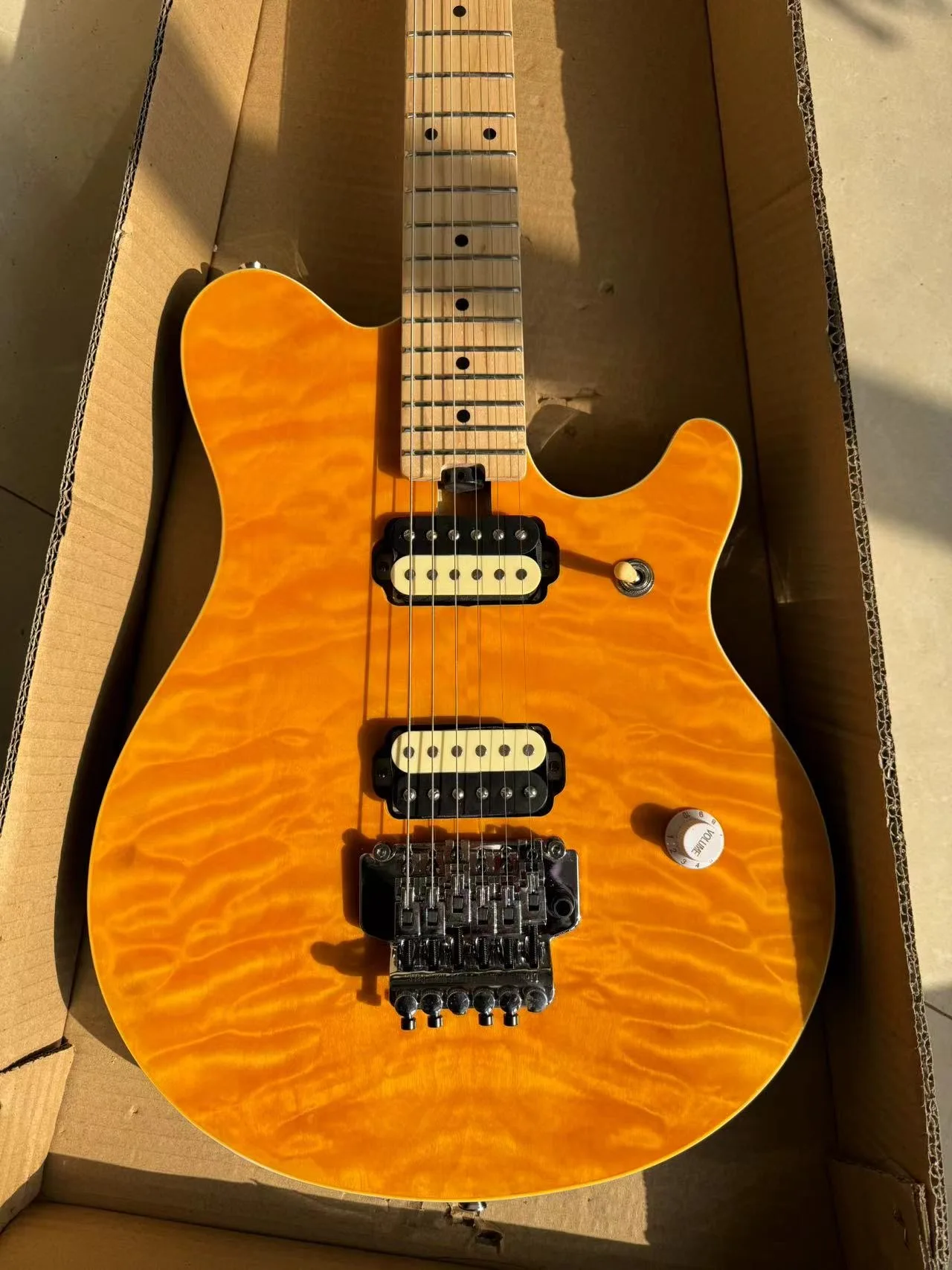 

Yellow Flame Maple 6 Strings Electric Guitar Mahogany Body Maple Neck Chrome Hardware Glossy Finish Free Delivery