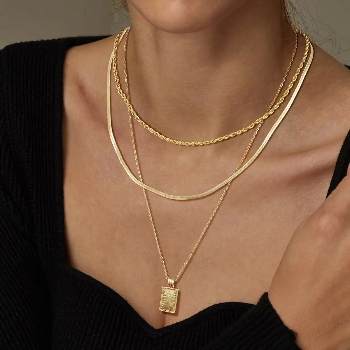 Three Layers Chain Neckalce for Women Flat Snake Clavicle Chains Waterproof Square Pendant Choker Boho Collar Jewelry Wholesale