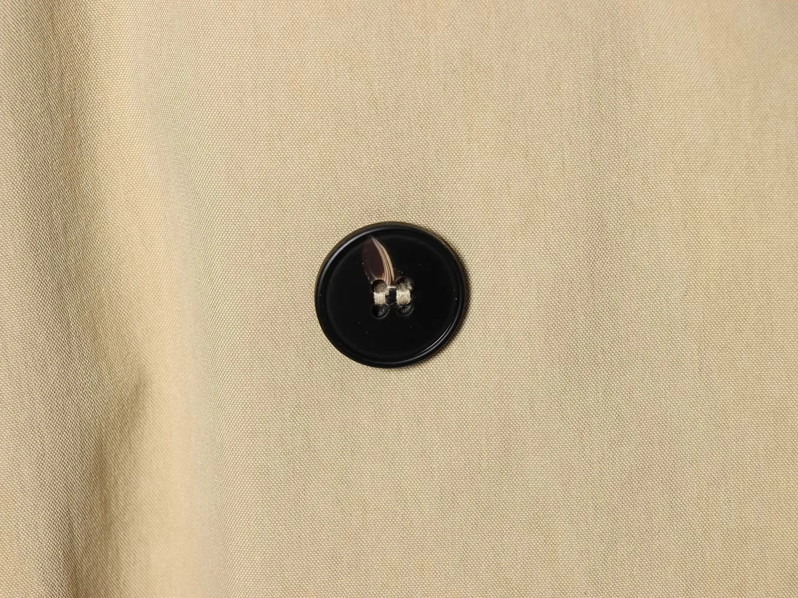KONDALA Eleganter Freizeit-Trenchcoat für Damen, Kurz, Zweireihig mit Gürtel, Modischer Mantel für Frühling/Sommer 2026, Büro-Trenchcoat – Detail 5