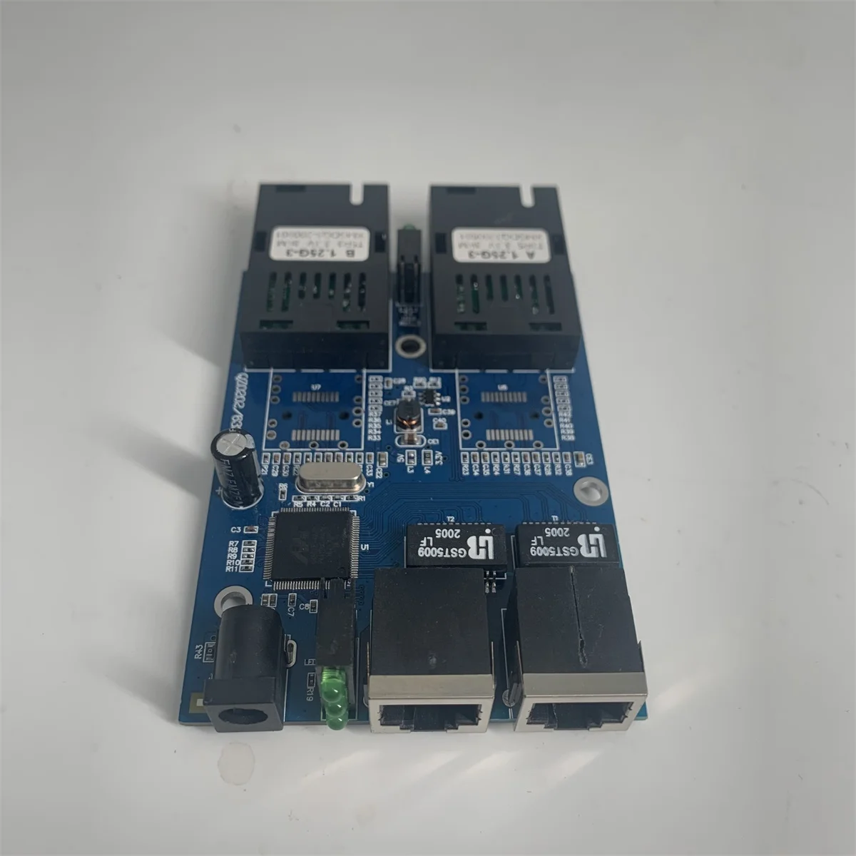 10/100/1000M Gigabit Ethernet Switch Ethernet Fiber Optical Media Converter Single Mode 2 RJ45 UTP and 2 SC
