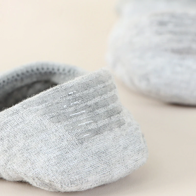 5 Pairs Low Cut Man Invisible Two Toe Socks Combed Cotton No Show Tabi Socks Solid Non Slip Athletic Hidden Liner for Sneakers