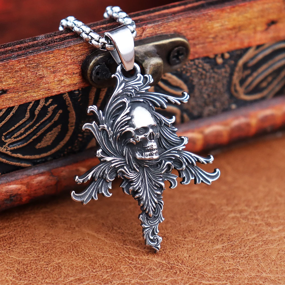 Women Fashion S925 Sterling Silver Diamond-Studded Skull Pendant Necklace  Hip Hop Clavicle Chain - China Skull Pendant and 925 Sterling Silver  Necklace price | Made-in-China.com