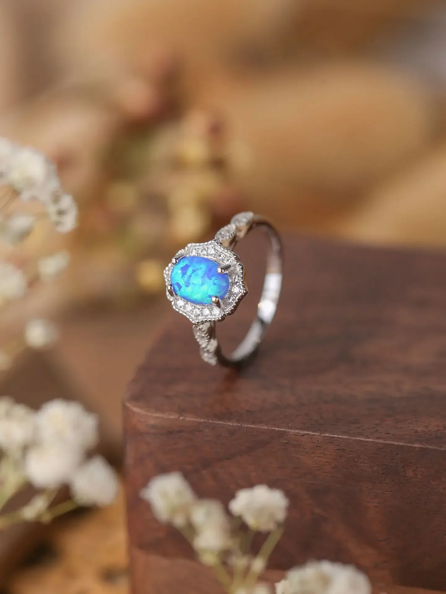 

Женское кольцо из серебра 925 пробы с сияющим цирконием и ослепительным голубым опалом