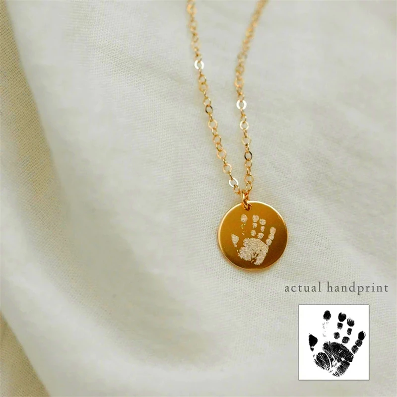 

Custom Newborn Baby Handprint Necklace Stainless Steel Pendant Personalized Mothers Kids Souvenirs Casting Newborn Handprint