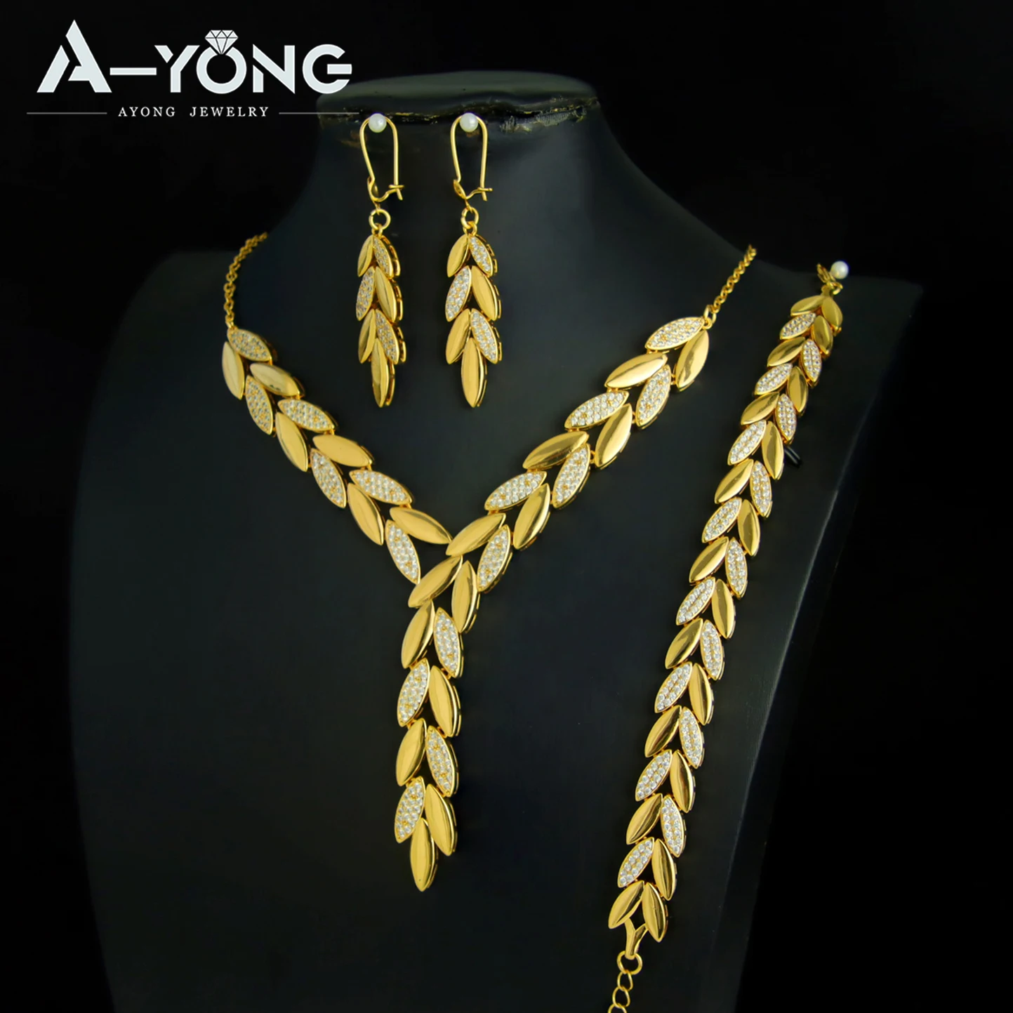 Nigeria Edles Braut-Hochzeitsschmuck-Set, 21 Karat vergoldet, italienische elegante Blatt-Halskette, Armband, Ohrringe, brasilianischer Goldschmuck