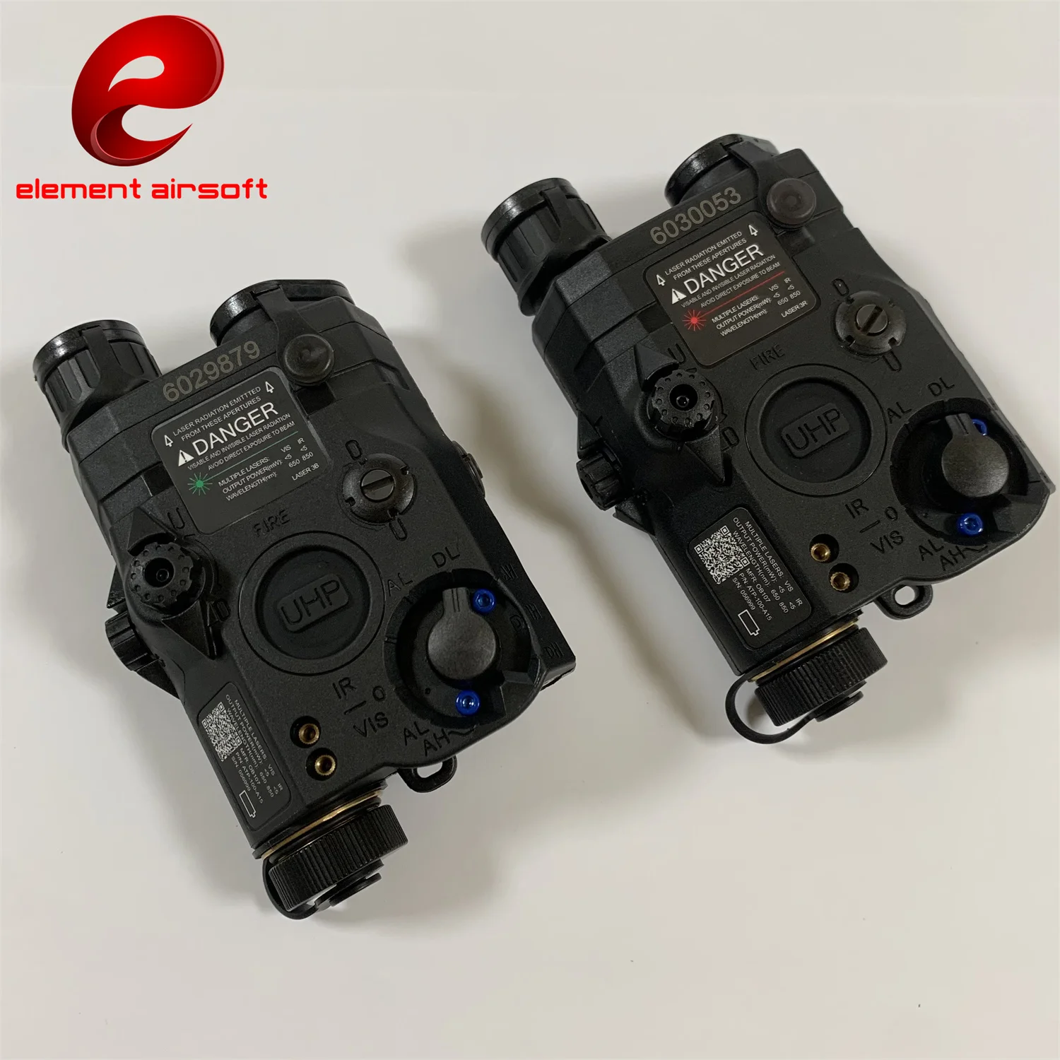 PEQ-15 taktik aksesuarın açılı görünümü