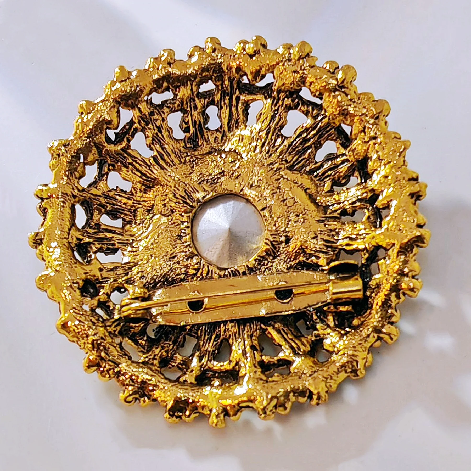 Antique Floral Circlet Round Shaped Clear Rhinestone Brooch Pin for Wedding Accessory