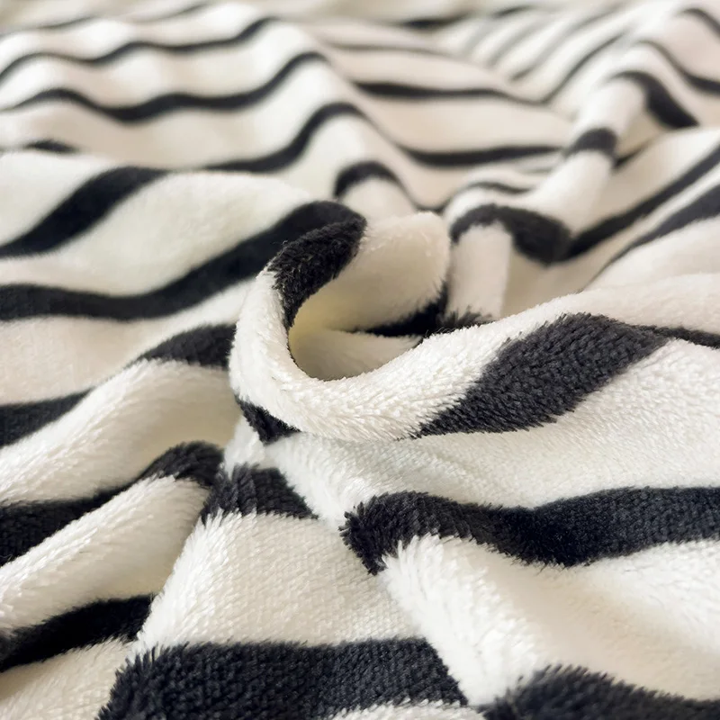 Soft Milk Velvet Duvet Cover, Autumn Winter Warm Bedding, Boys Girls Simple Black and White Striped Queen Comforter Covers 1pc 4