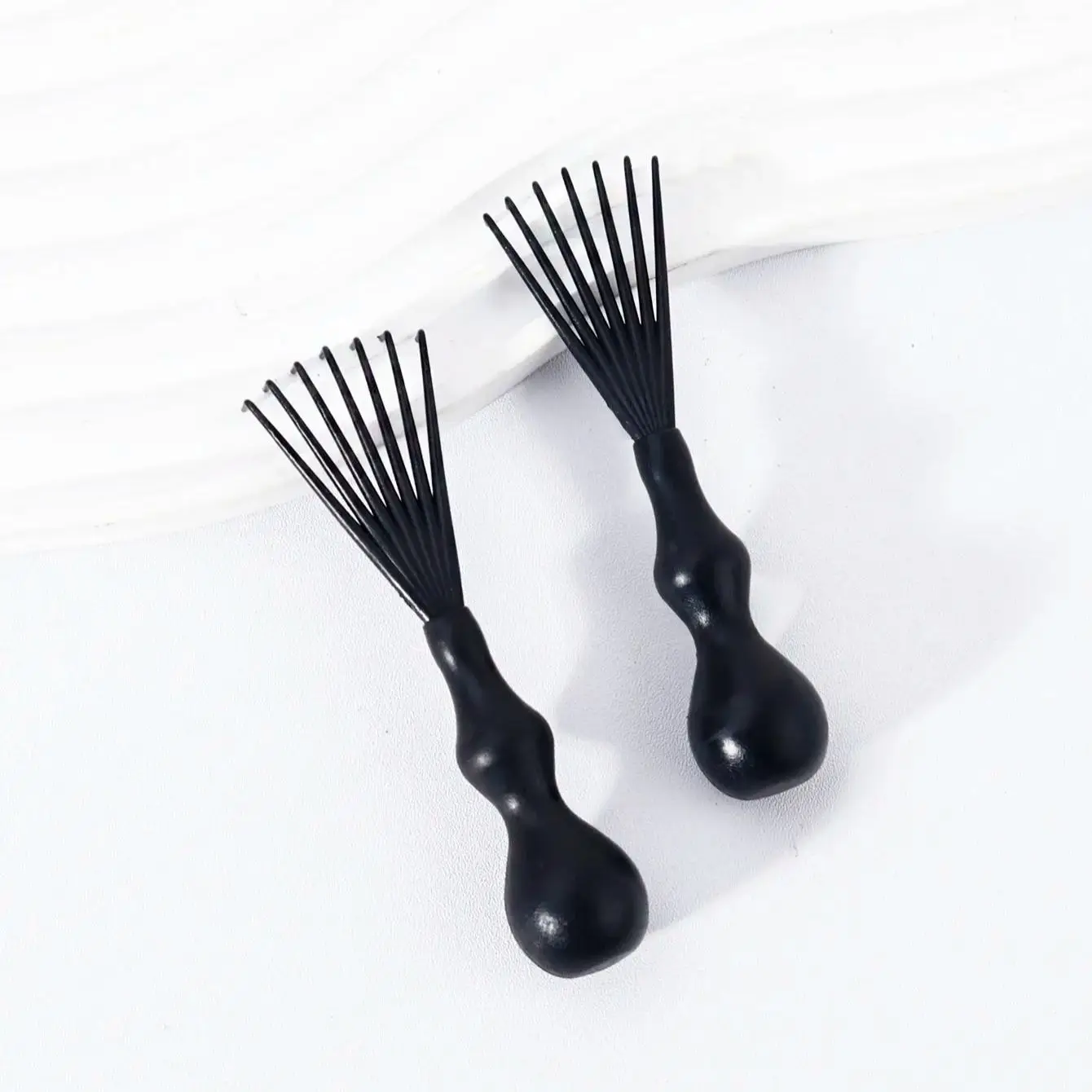2PCS 브러시 및 빗 청소 도구 ? 플라스틱 브러시로 손질할 수 있는 클리닝 클로, 실제 머리카락 가발용 미니 에어쿠션 빗 클리너