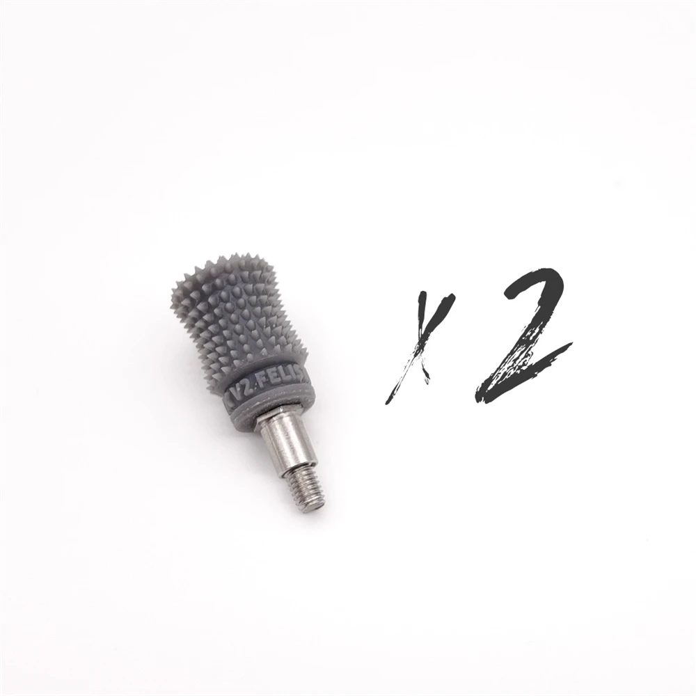 Radio ELRS V3/V2 en main, montrant sa taille compacte, livraison rapide pour pilotes FPV.