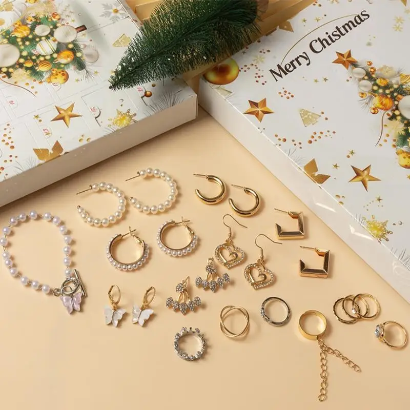1 Set 24 Days Christmas Advent Calendar - DIY Creative Jewelry Charm Making Kit Surprise Countdown for Girls Bracelet Xmas Gifts