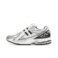 New Balance NB 1906R Chaussures de course respirantes à tige basse pour la ville et les déplacements quotidiens, unisexe, blanc argenté M1906RER 1