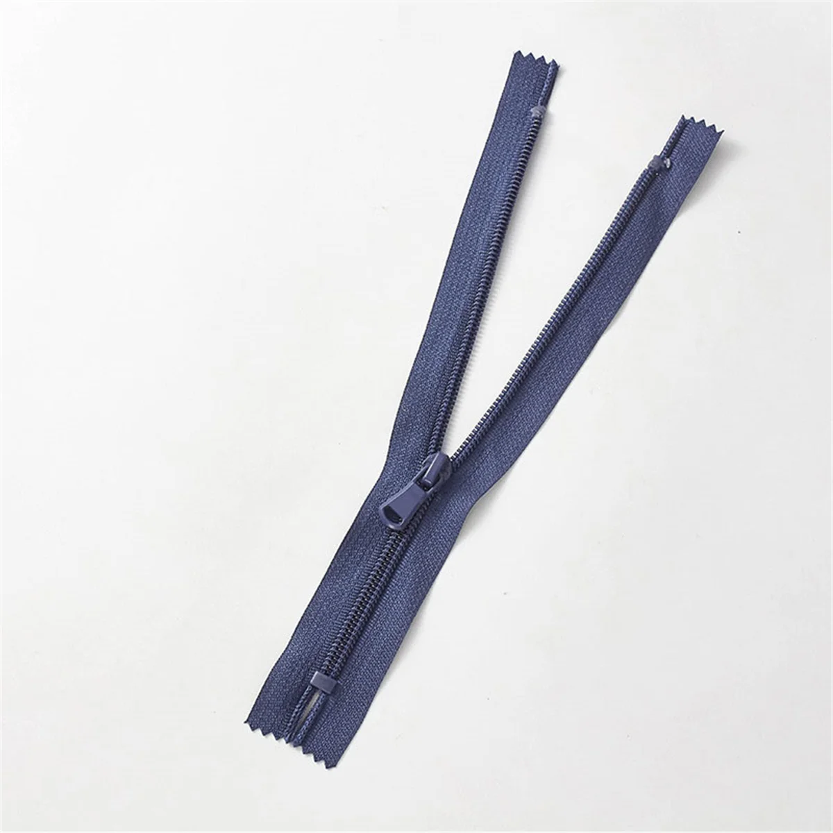 5-Pack Nylon Closed Tail Zipper for Bags and Cushions - 30cm