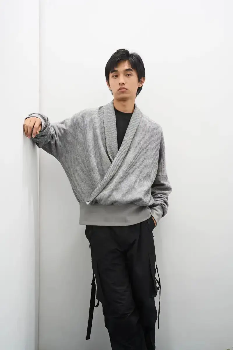 Subtraction of Japanese style retro V-neck sweater loose casual high-end urban outdoor