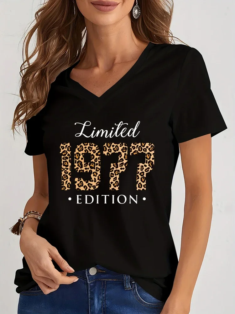 thumbnail image 1 of Camiseta con estampado de edición limitada de 1974, ropa de calle con años de leopardo para mujer, camiseta Harajuku, ropa femenina, camiseta con cuello en V con patrón de cumpleaños, 1 of 5
