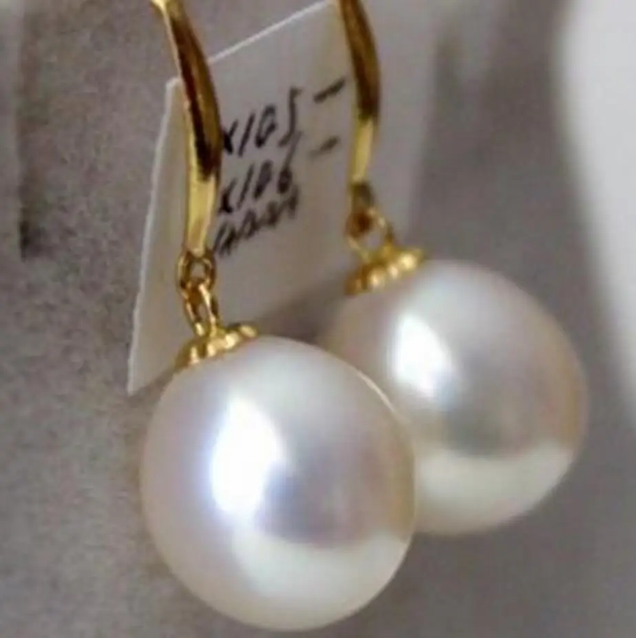 

stunninga pair of 12-13mm natural baroque white pearl earring 14